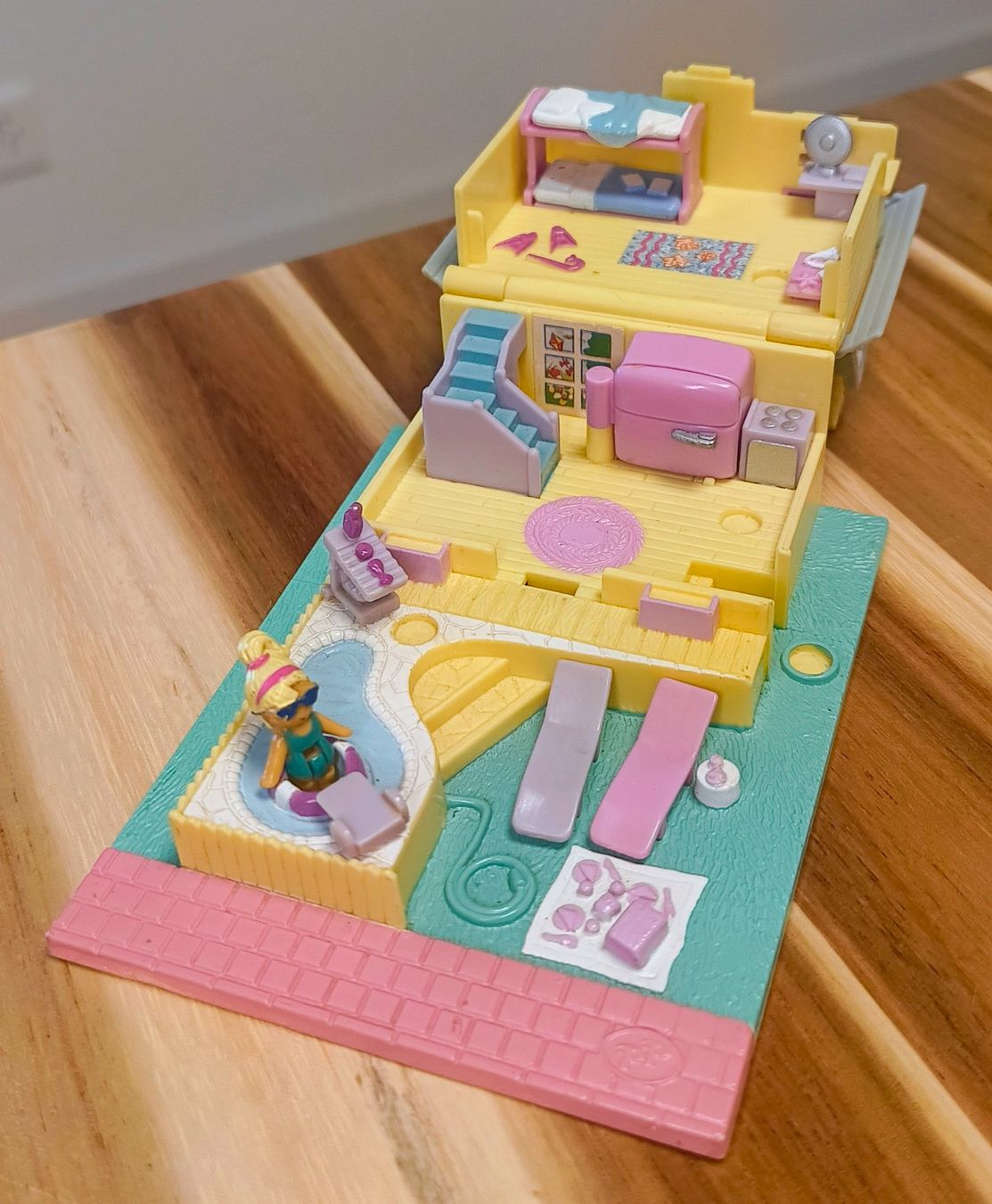 Polly Pocket Giocattoli: Polly Pocket Blue Bird Haus mit Pool – Usato da Olten venduto da Pungseon2x 1