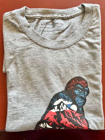 Eddie Bauer Bigfoot Sasquatch T-Shirt Herren M Grau