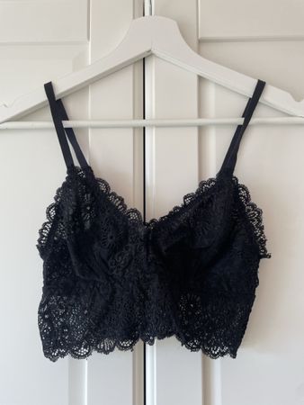Schwarzes Spitzen-Bralette von Stradivarius, Grösse S