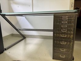 Pult/Tisch mit Korpus