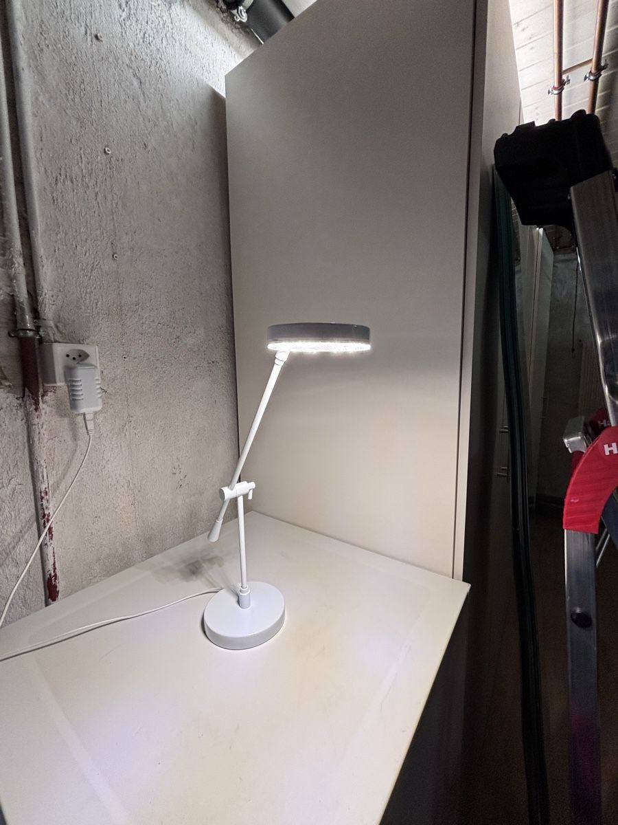 Lampes: Helle Schreibtischlampe  – D'occasion à Erlach par Trechsel