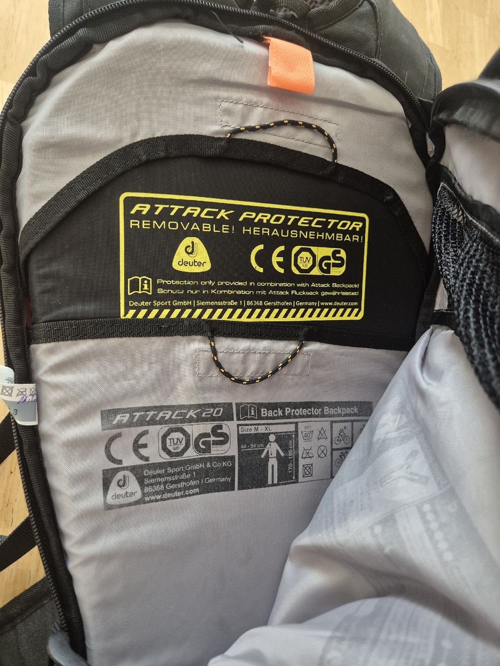 Deuter Rucksäcke: Deuter Attack 20 Rucksack Protektor gut erhalten – Gebraucht aus Zürich von Inanina 5