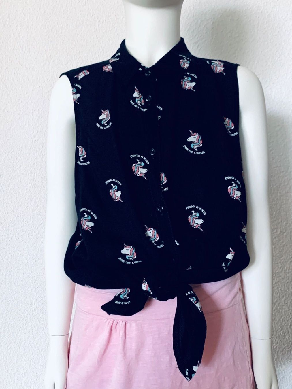 Camicette, T-shirt & Top: Top schwarz mit Einhörner Unicorns, top Zustand – Usato da Emmenbrücke venduto da little.treasures