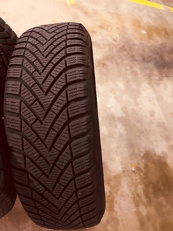Mazda Pneus & Roues: Winterreifen mit Originalfelgen – D'occasion à Frauenfeld par ebr_cz8x 2