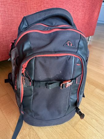 Schulrucksack Satch schwarz-rot