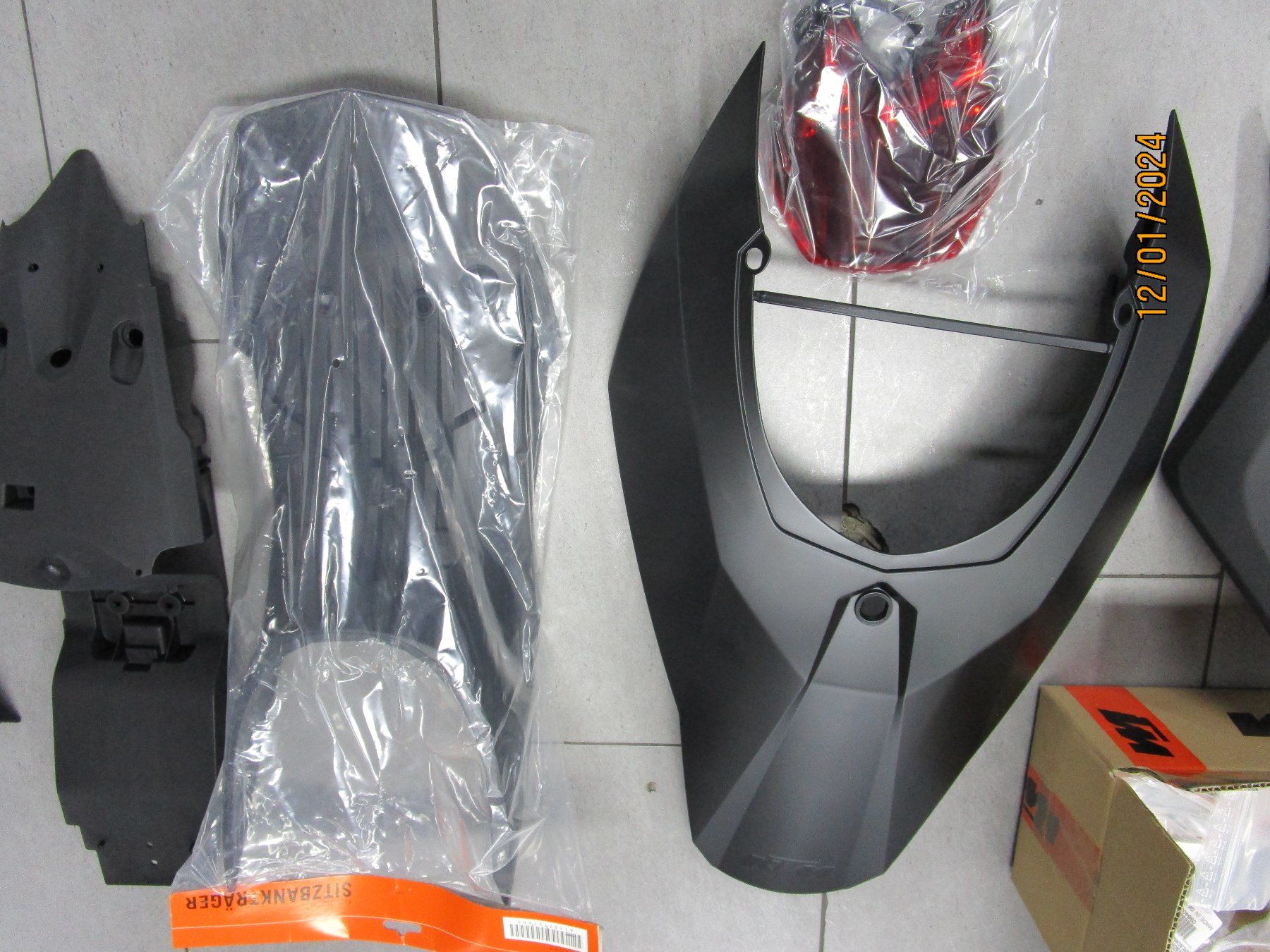 KTM Strada: Superduke R-Kit 05-06 K61108200200 – Nuovo (secondo la descrizione) da Widnau venduto da Staedler2 2