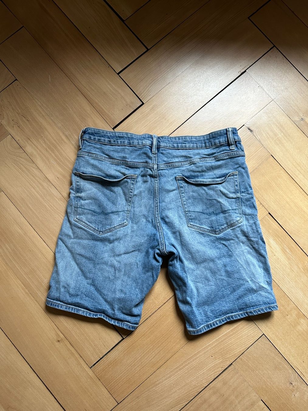 Asos Jeans: ASOS - Jeansshorts hellblau W34 – Usato da Zürich venduto da Diazaio 1