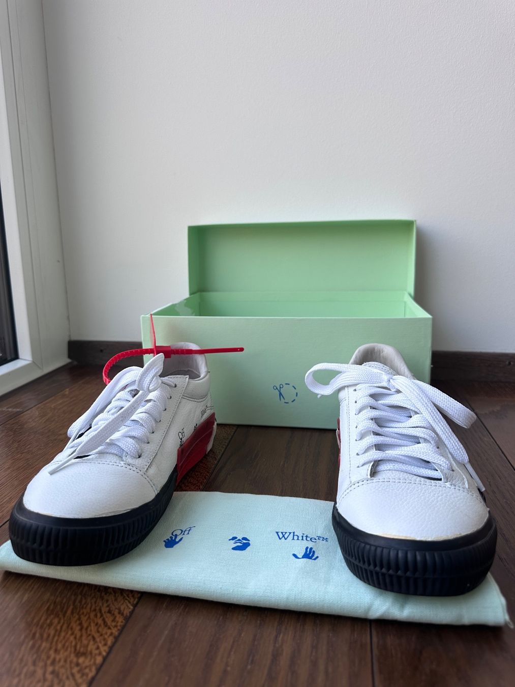 Off-White Scarpe da donna: Off White Sneakers (37) – Usato da Niederuzwil venduto da lara_123