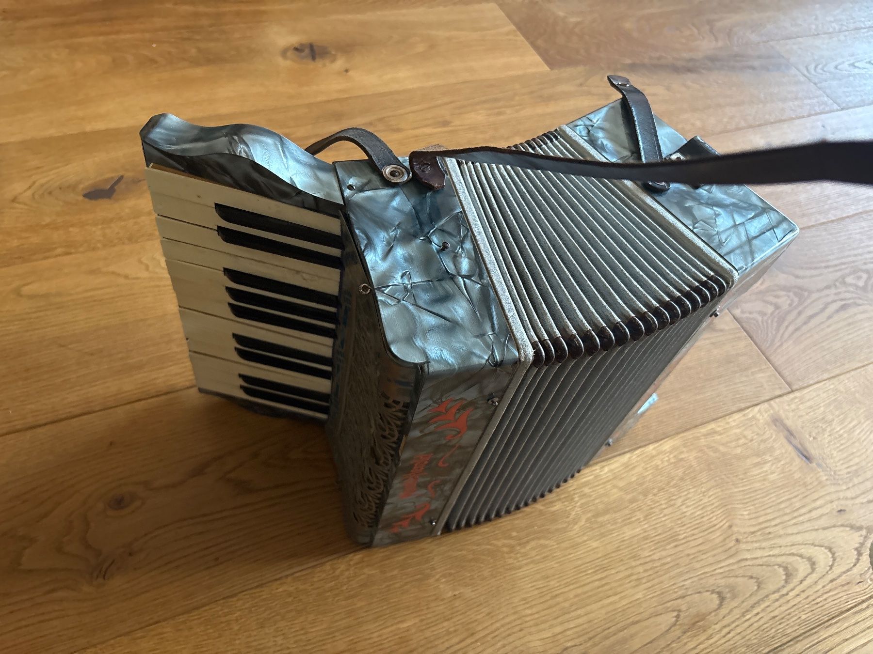 Meinl Strumenti musicali: Akkordeon Meinel & Herold Klingenthal – Usato da Berneck venduto da Alupe-69 1