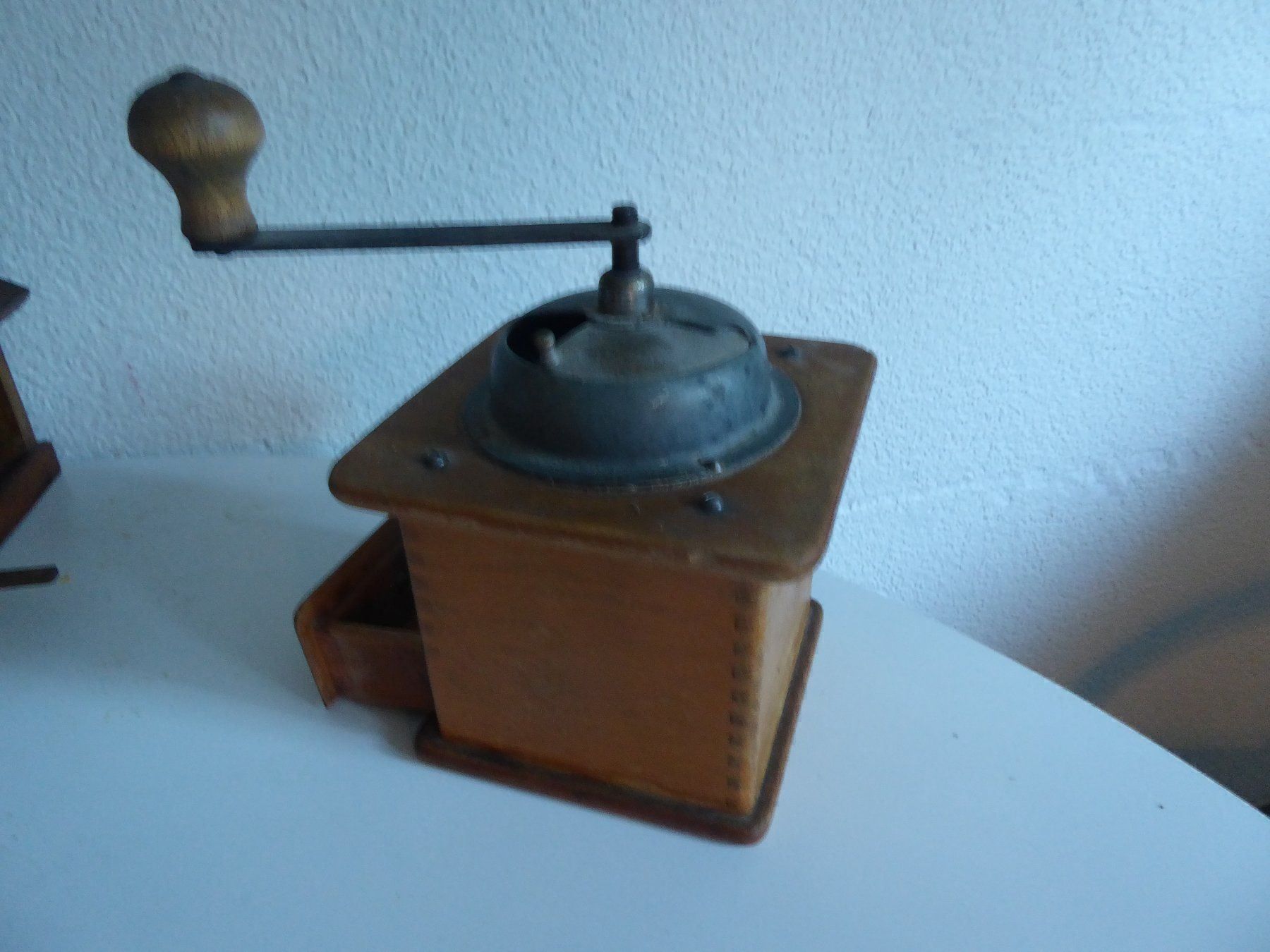 Küchengeräte: schöne alte Kaffee - Mühle – Gebraucht aus Zürich von Chaeffeler 3