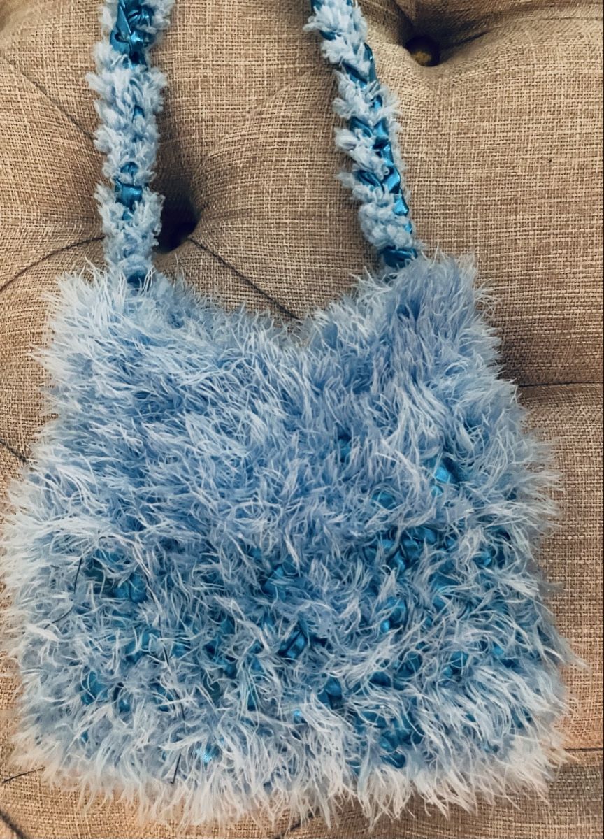 Borse da donna: Handtasche Felloptik hellblau 20cm Breite – Nuovo e nell'imballaggio originale da Au ZH venduto da Jaggy4 1