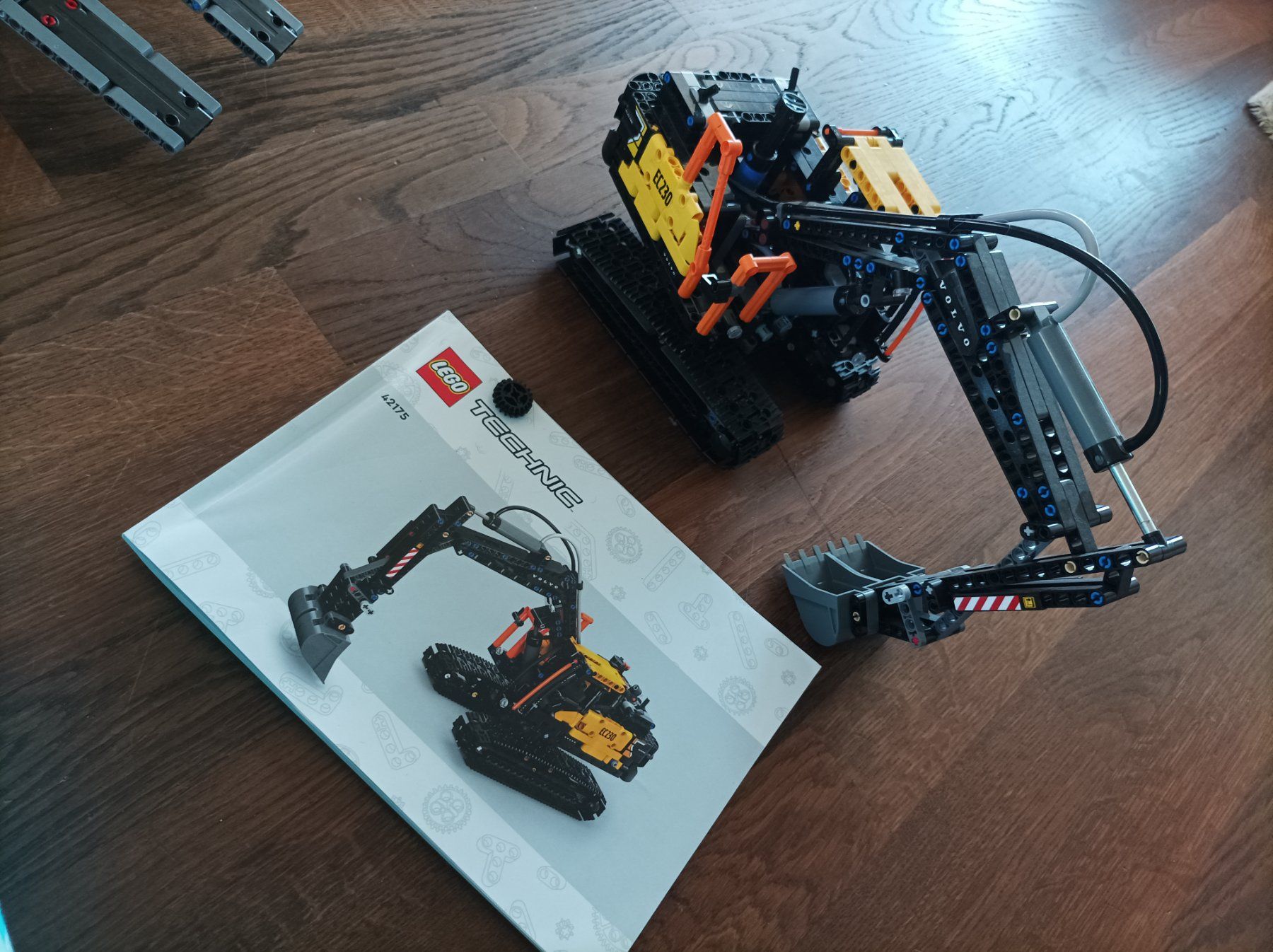 Lego Kit di costruzioni: Lego technic Raupenbagger 42175 – Usato da Dinhard venduto da Sli1 3