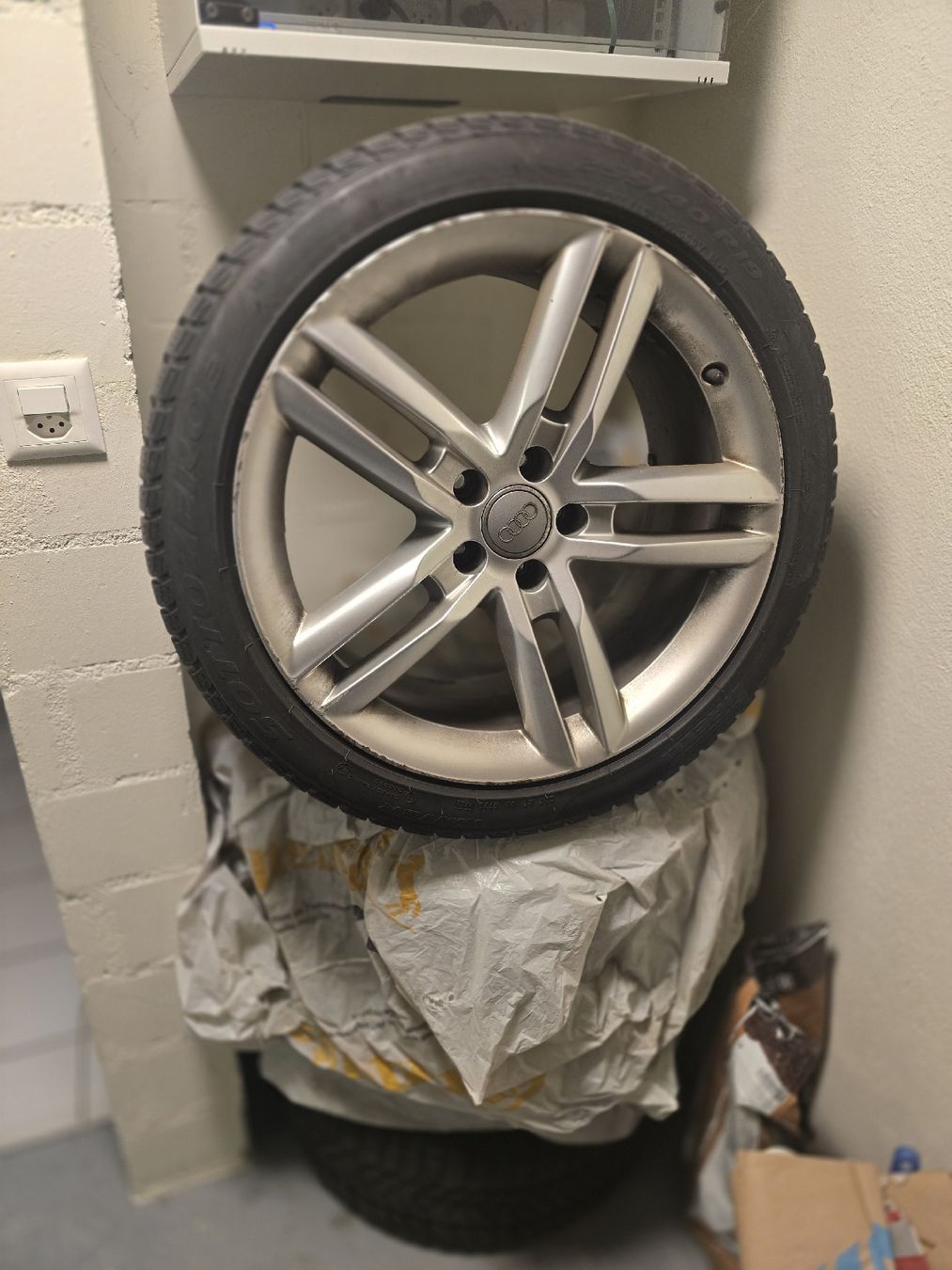 Audi Felgen: Audi 255/40 R19 Gut erhalten – Gebraucht aus Rorschach von vco_g9dm