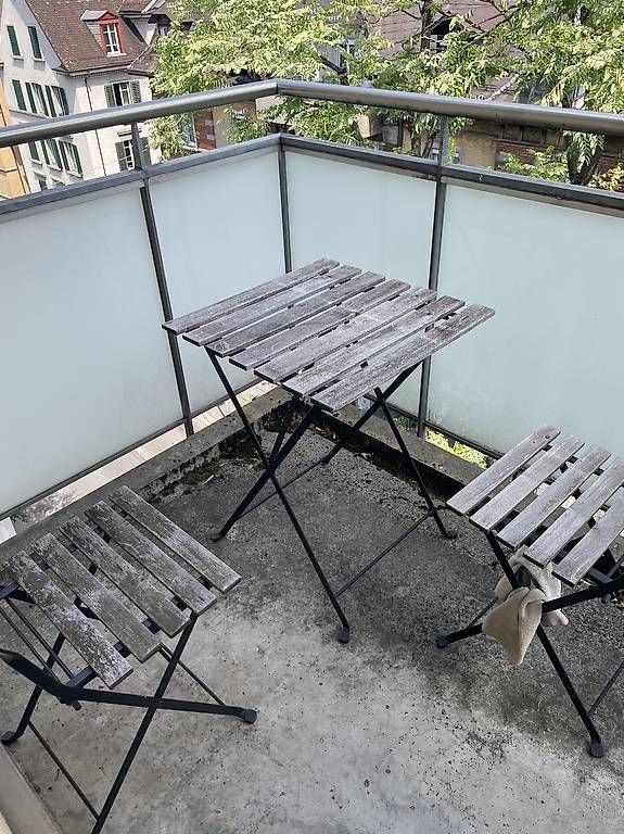 Set di tavolo e panche: Outdoor dining table with 2 chairs – Usato da Zurich venduto da Jana_CM