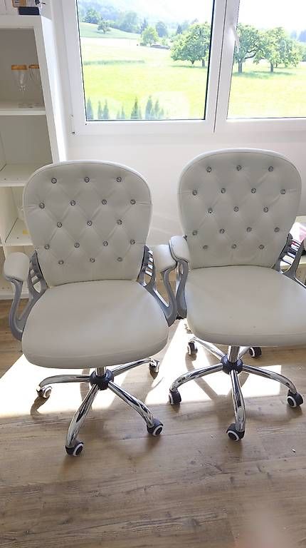 Set di tavolo e panche: Table manicure avec aspirateur et 2 chaise – Usato da Grandval venduto da Priscila12