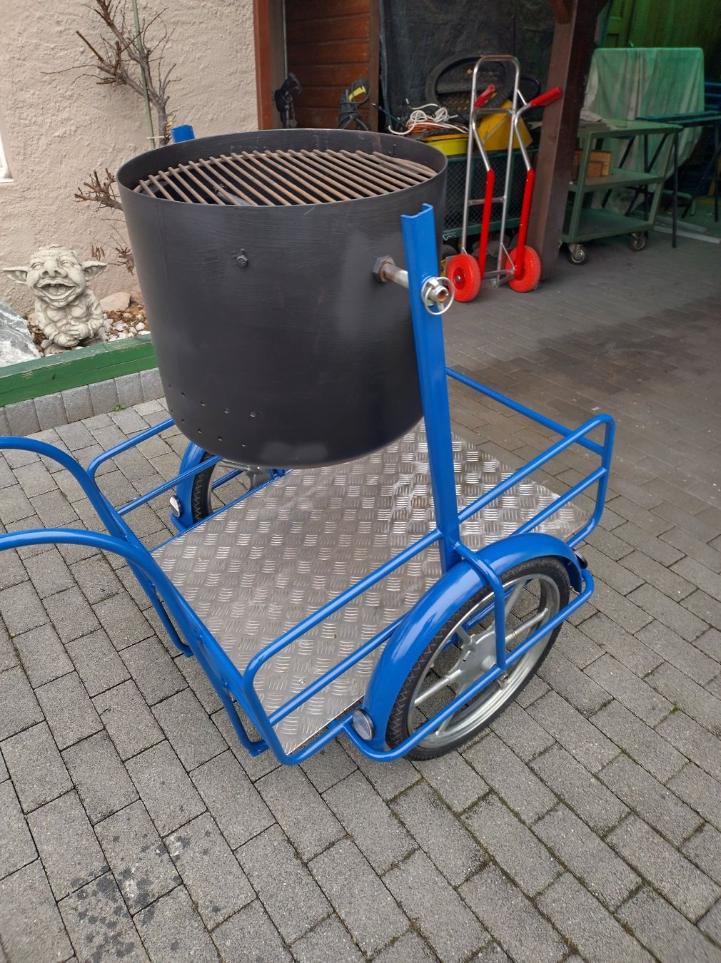 Anhänger: Veloanhänger mit Grill – Gebraucht aus Altbüron von bestatter12