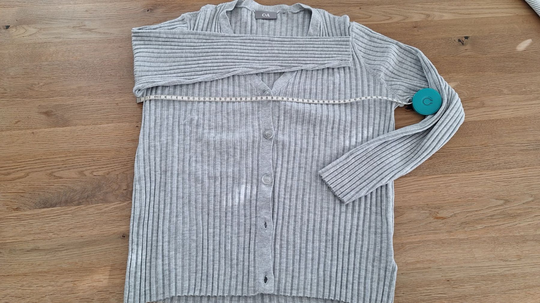 C&A Giacche: C&A Strickjacke, Hellgrau meliert, Grösse M – Nuovo (secondo la descrizione) da Wetzikon ZH venduto da Mia33