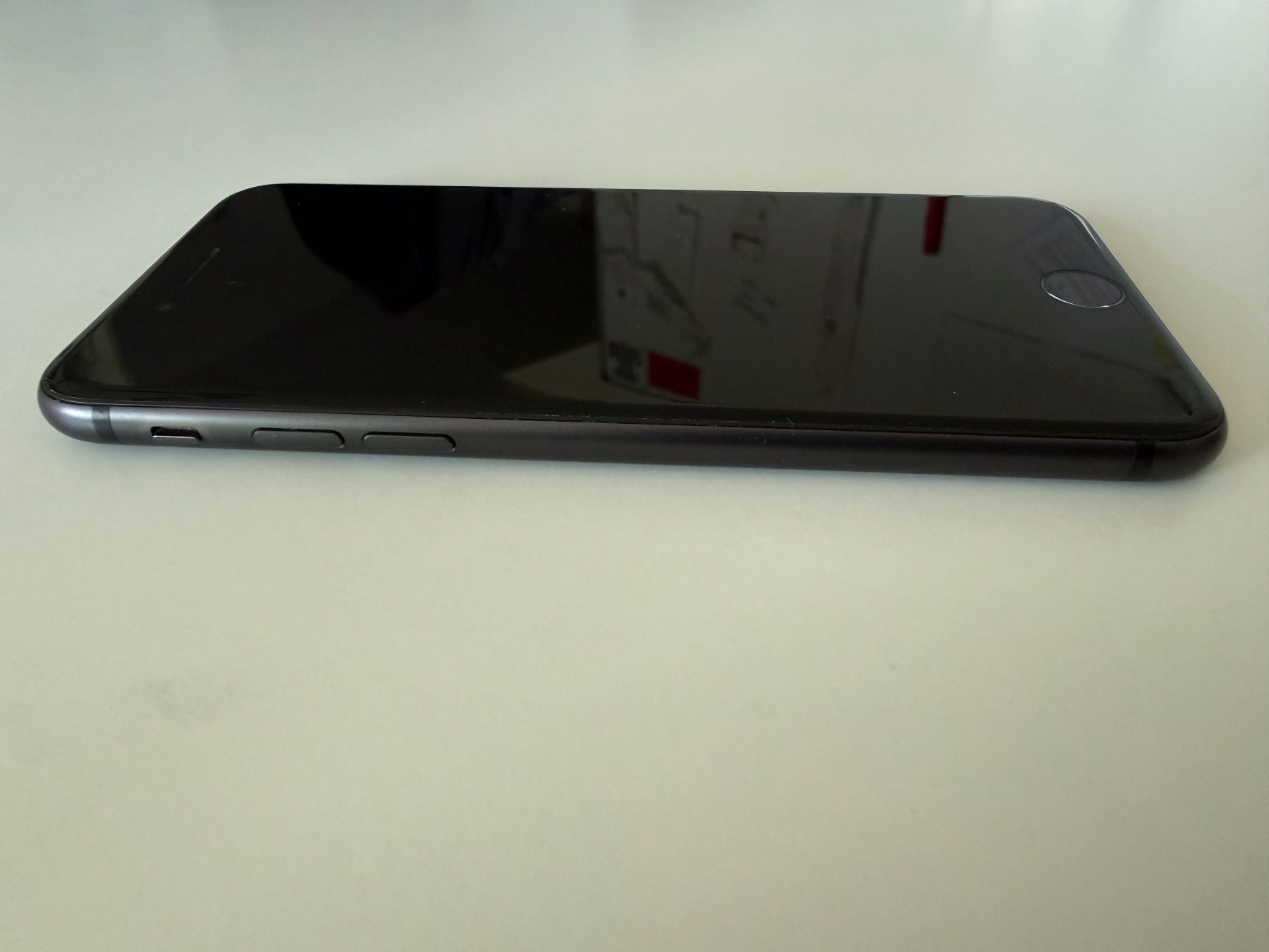 Apple Telefoni cellulari / Smartphones: iPhone 8 schwarz 64GB guter Zustand – Usato da Gachnang venduto da Recto118 5