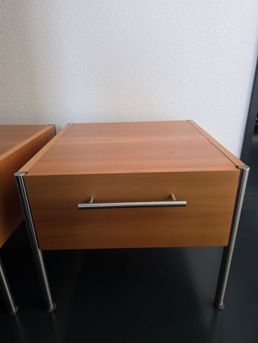 Kommoden: Kommode aus Nussbaumholz mit 2 passenden Nachttischli – Gebraucht aus Schlieren von kaleey.cult 4