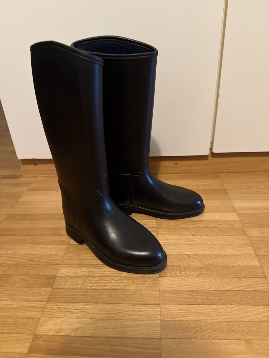 Schuhe für Jungen: Gummistiefel Black Forest Gr 30 – Gebraucht aus Adligenswil von Phoenix2017 1