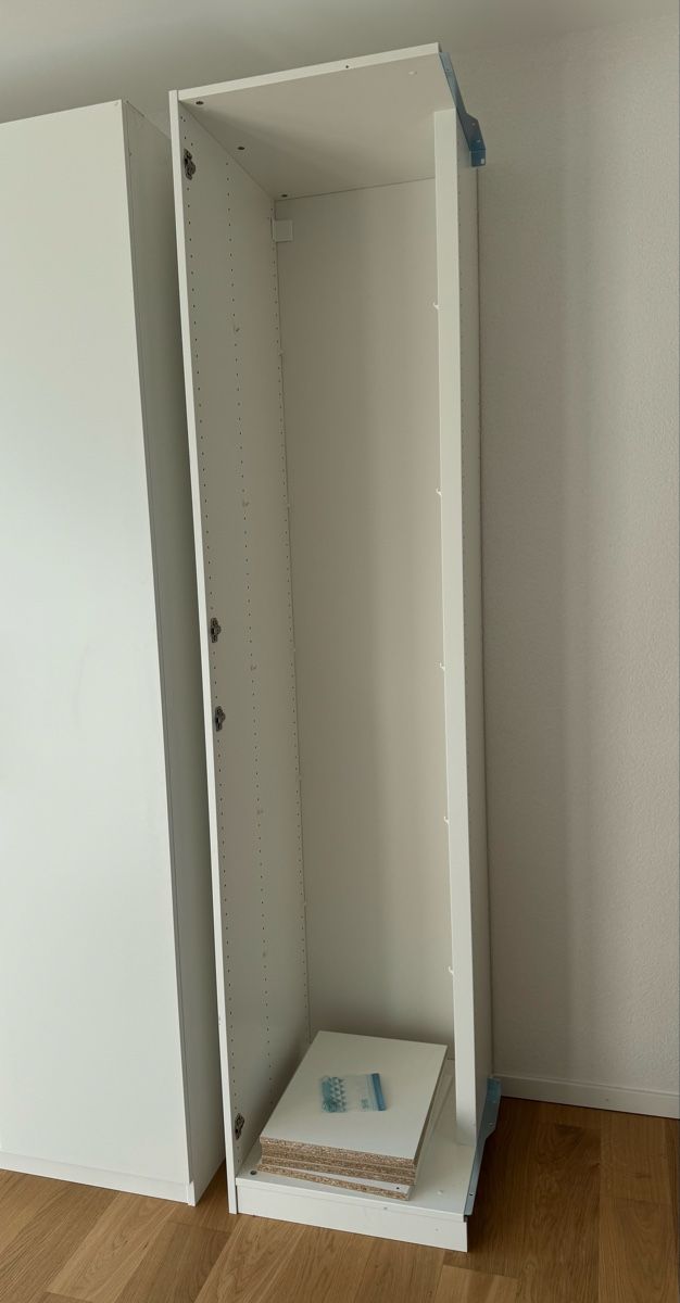 Ikea Armadi: Armoire de coin IKEA Pax – Usato da Les Acacias venduto da loic.pino 2