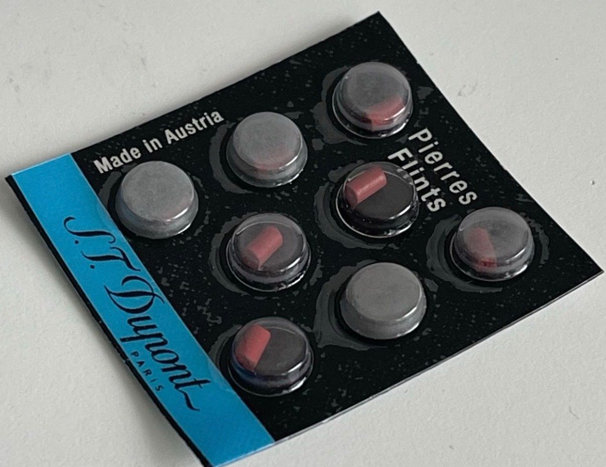 Dupont Accendini: S.T. DUPONT Feuerzeug Flint oder Feuerstein rot 900651 – Nuovo e nell'imballaggio originale da Embrach venduto da watchesandlighters 1