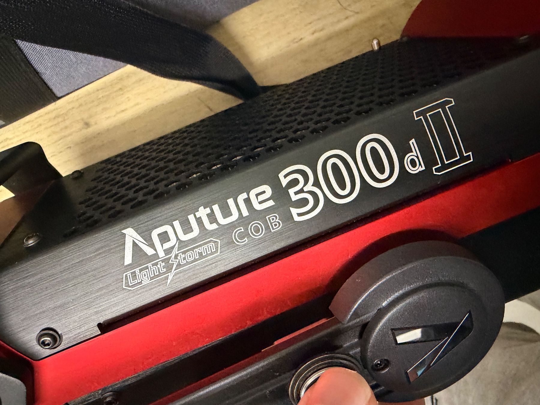 Aputure Lampes: Aputure LS C300d MKII Kit mit Tasche, V-Mount – D'occasion à Münsingen par Larsus 1