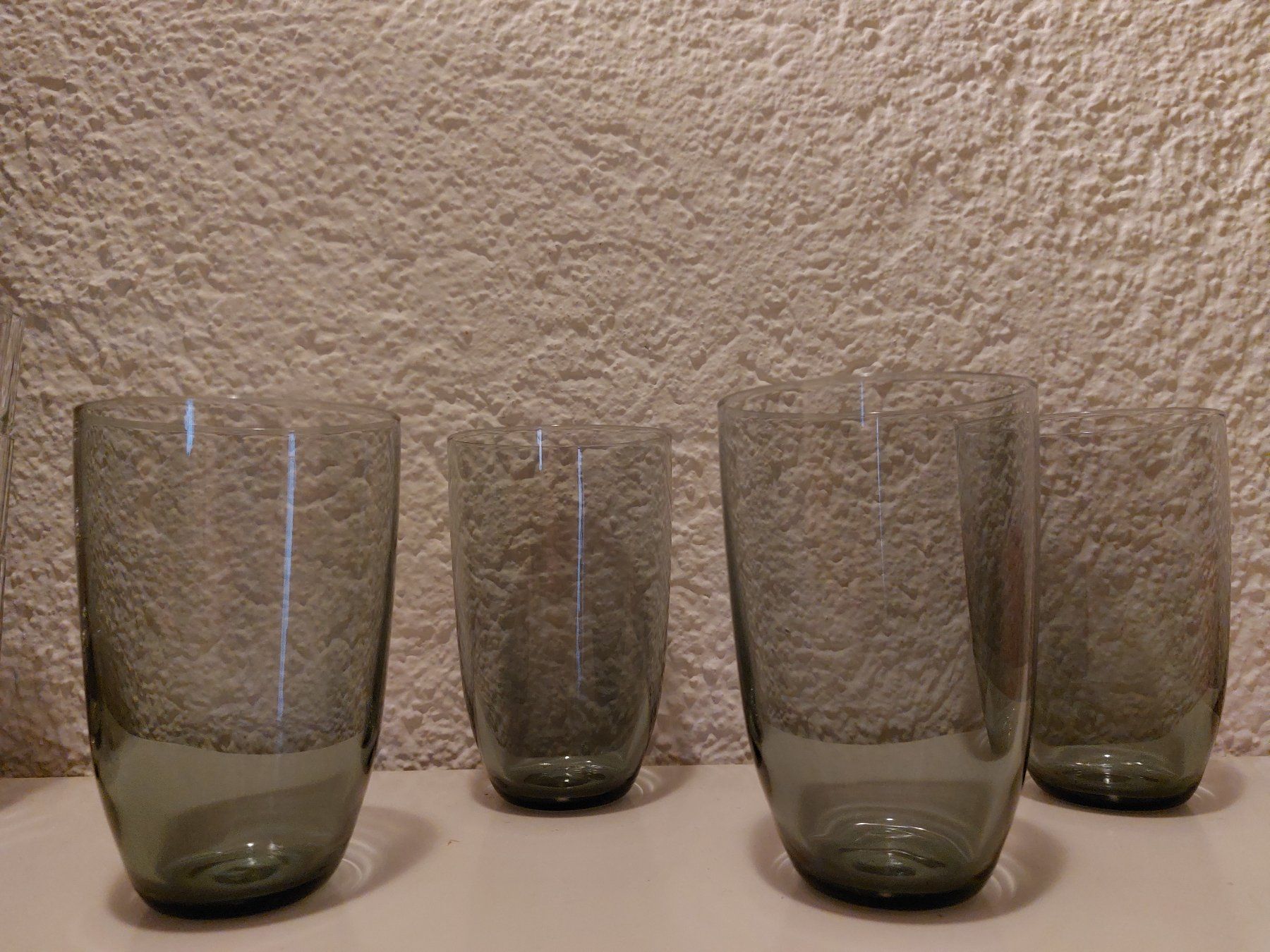 Gläser: 4 Dunkelgraue Wassergläser Longdrinkgläser Gläser Set – Gebraucht aus Horgen von Angel0010