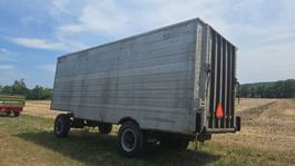 Lkw-Viehanhänger mit Alu-Aufbau, defekt.