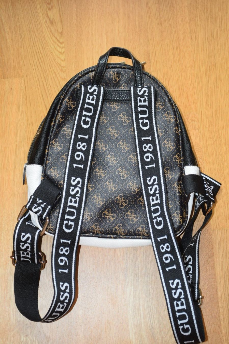 Guess Zaini: Guess Rucksack Weiss Rosa Schwarz – Usato da St. Gallen venduto da Lena_T 2