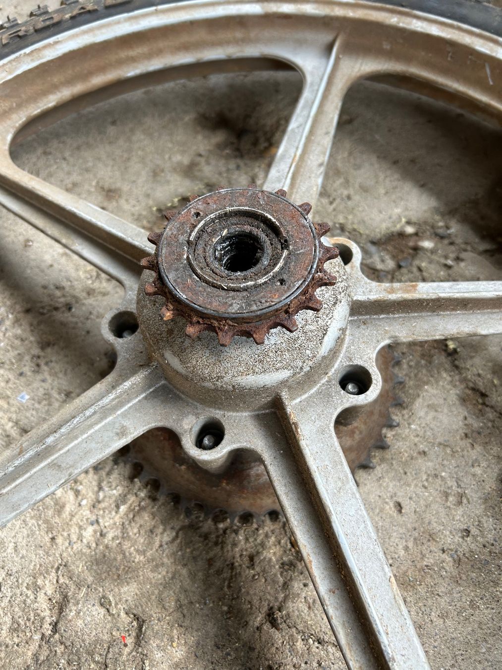 Puch Mofa-Ersatzteile: Mofa Gussfelgen Hinterrad 17 Zoll – Gebraucht aus Fahrni b. Thun von berger_tuning34 3
