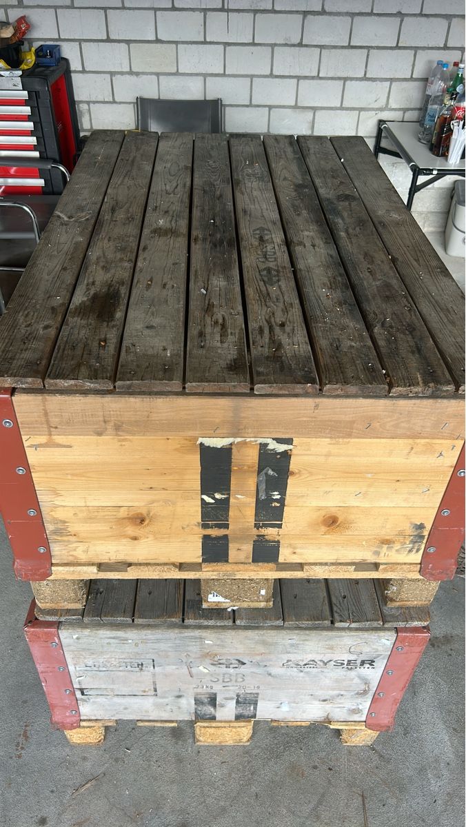 Palettes: SBB Paletten mit Rahmen und Deckel – D'occasion à Bilten par Krmak