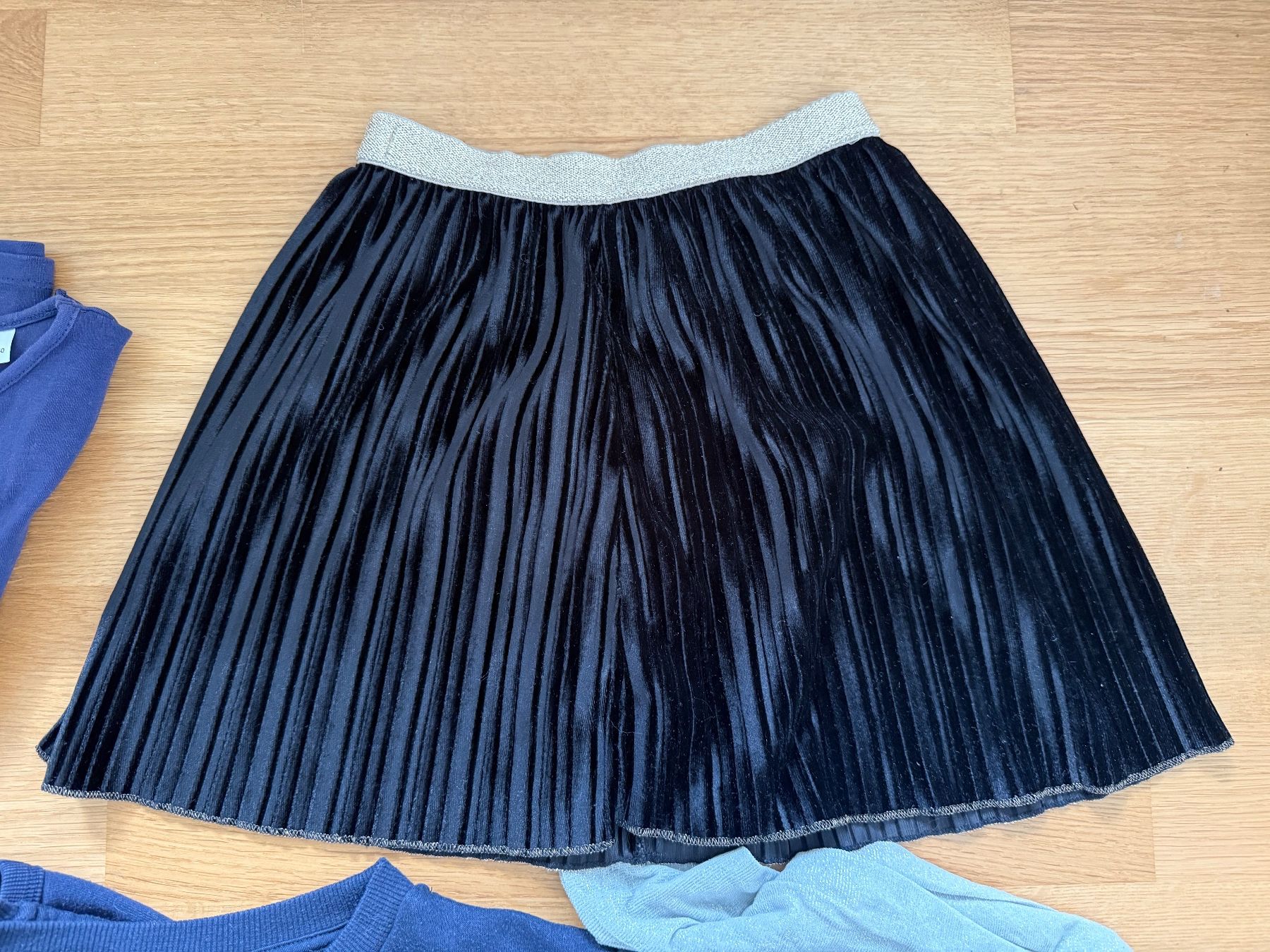 Lotti & Set di vestiti: Kleiderpaket Pullis 128/134 – Usato da Hünibach venduto da rotestandem01 1
