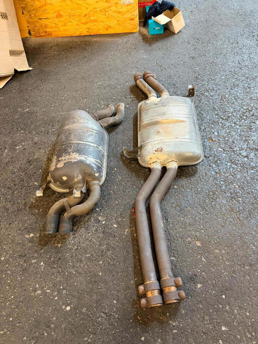 Audi Sistemi di scarico: Original Auspuff Quattro S6 Plus ab 1.- – Usato da Altendorf venduto da Faessler04 3