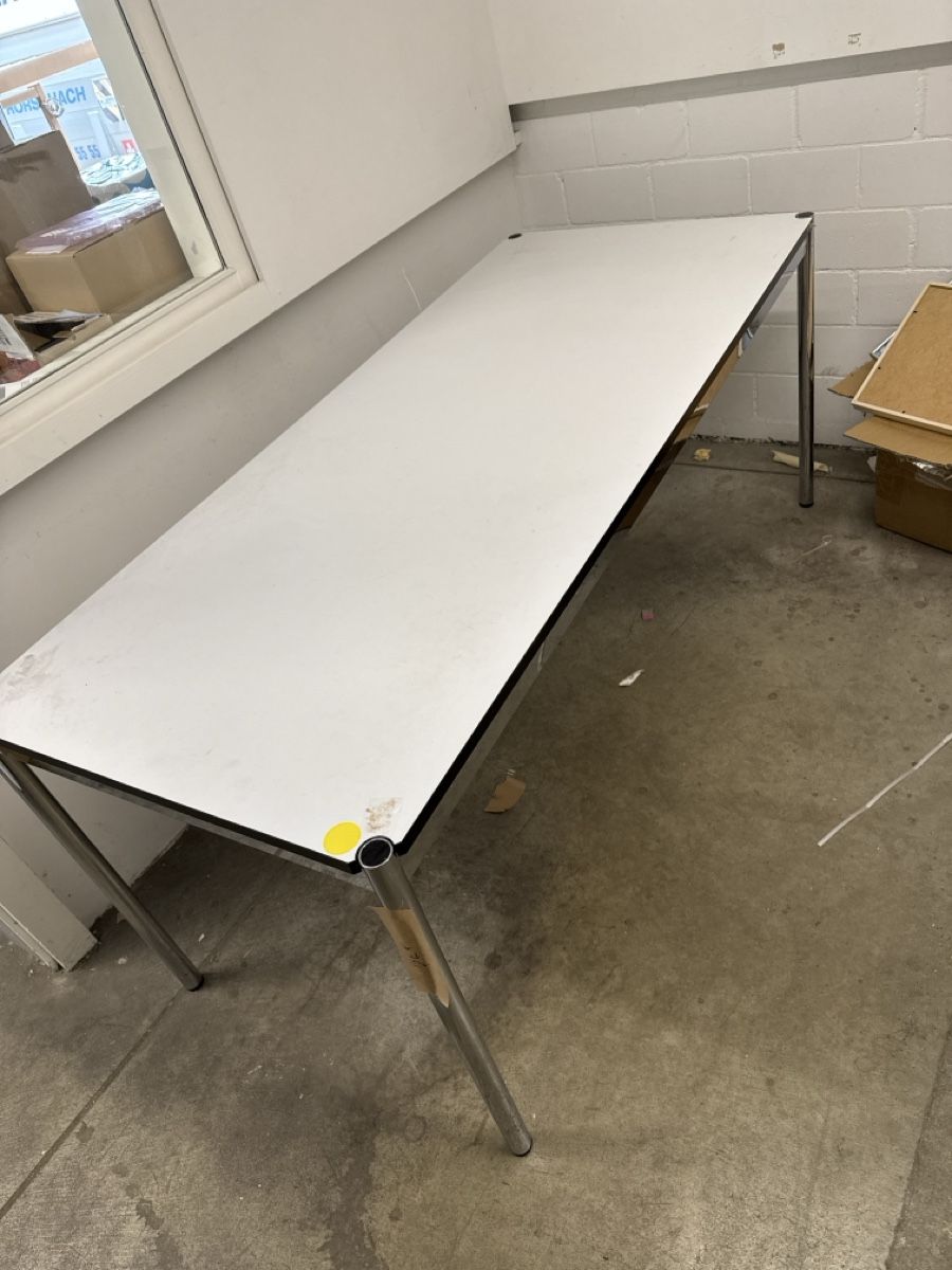 Tavoli: USM Haller Tisch 1.75m x 0.75m – Usato da Oberriet SG venduto da Petros. 1