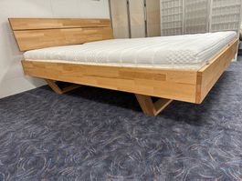 Bett ALESSIA Kernbuche massiv 180 x 200 cm mit Holzkufen