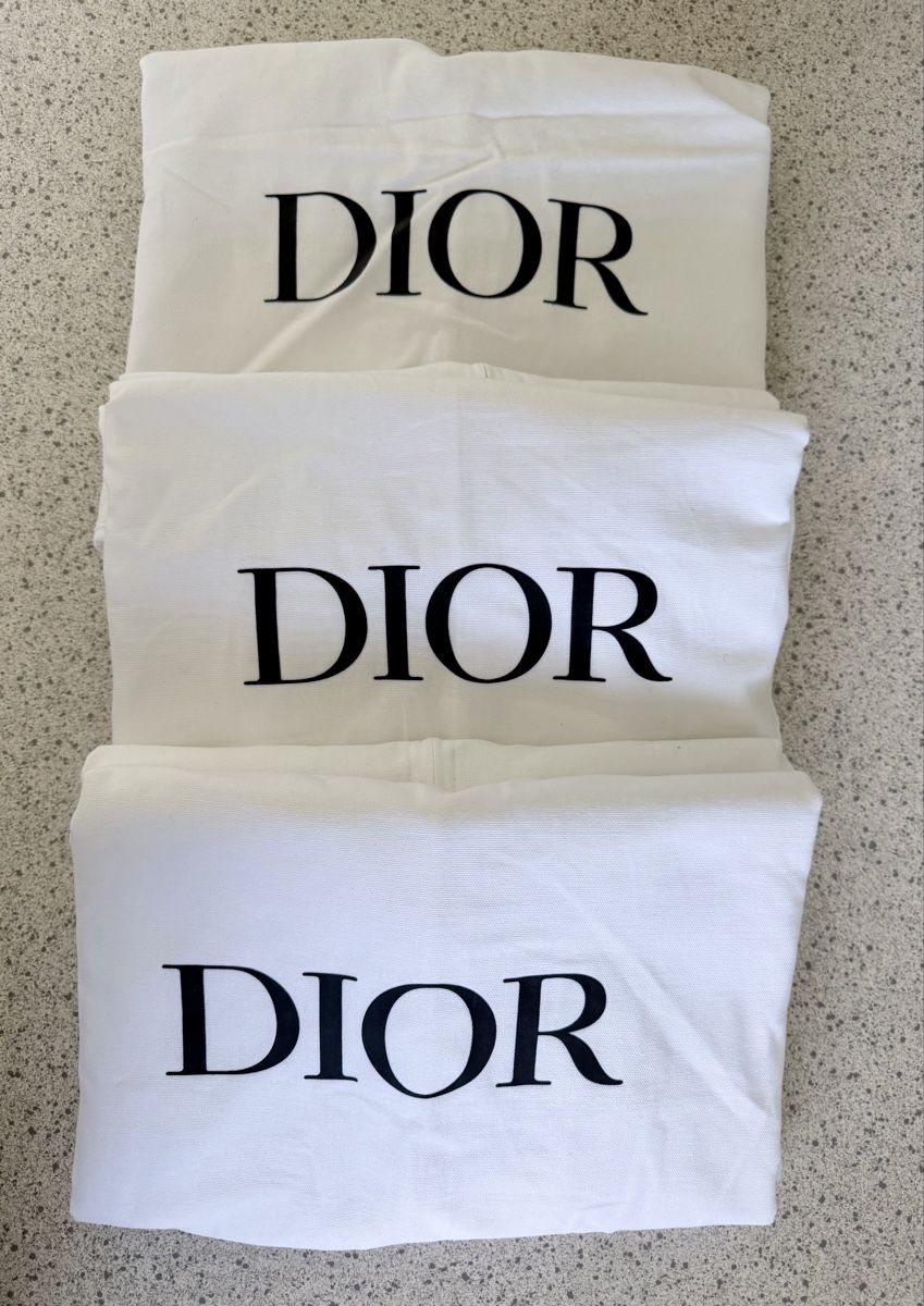 Louis Vuitton Borse: 3 DIOR @ 3 LOUIS VUITTON KLEIDERSÄCKE  – Nuovo (secondo la descrizione) da Dübendorf venduto da kerstinbrisbane 1