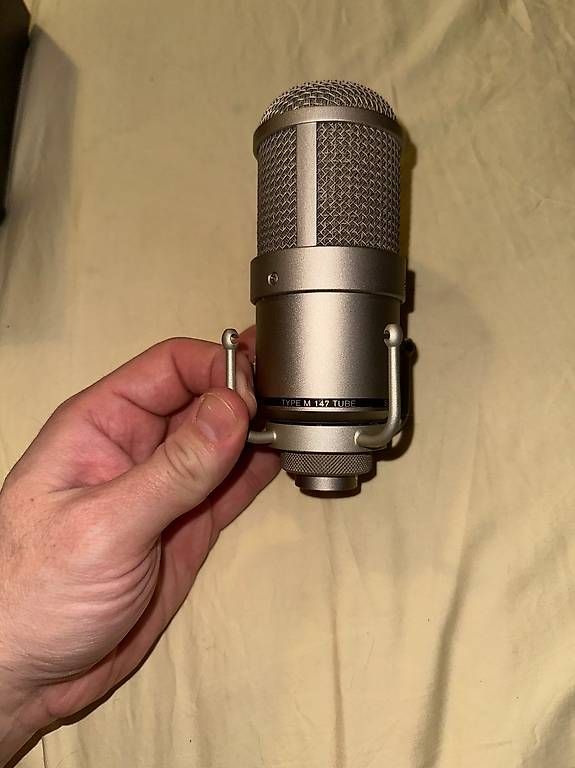 Microfoni: Neumann M147 – Usato da Genève venduto da Cohybad1 1