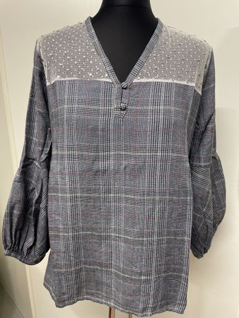 Modische Bluse mit Karomuster & Strass-Details