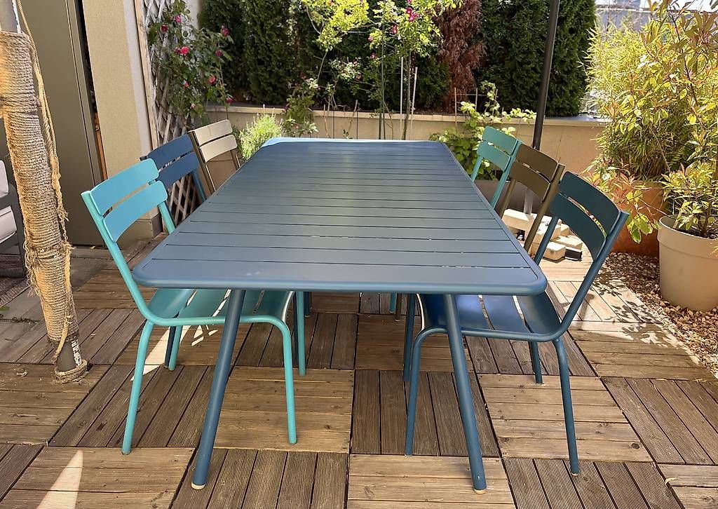 Set di tavolo e panche: Fermob Tisch und 6 Stühle – Usato da Zürich venduto da vieirasouto