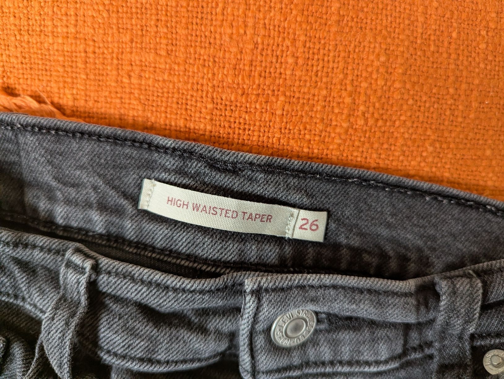 Levi's Jeans: jean Levi's 26 – Usato da Montreux venduto da dem_gyt9 4