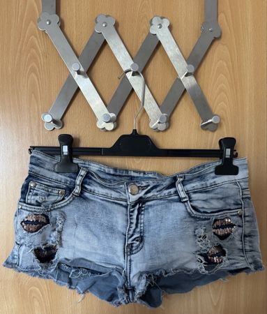 Coole Jeans Shorts, destroyed Look, Grösse L, ideal Sommer