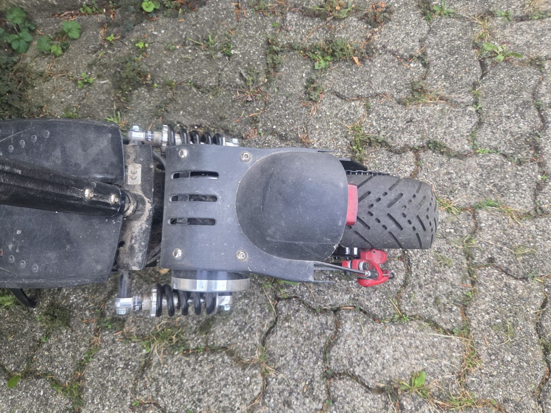 Scooter: Elektroroller mit Sitz schwarz gebraucht – Usato da Läufelfingen venduto da Loca1990 3