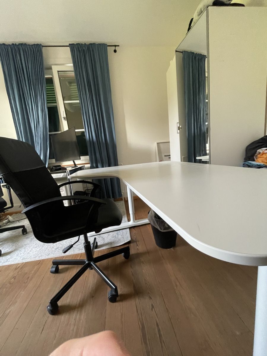 Scrivanie: Schreibtisch und Bürostuhl – Usato da Riehen venduto da gid_52wy 2