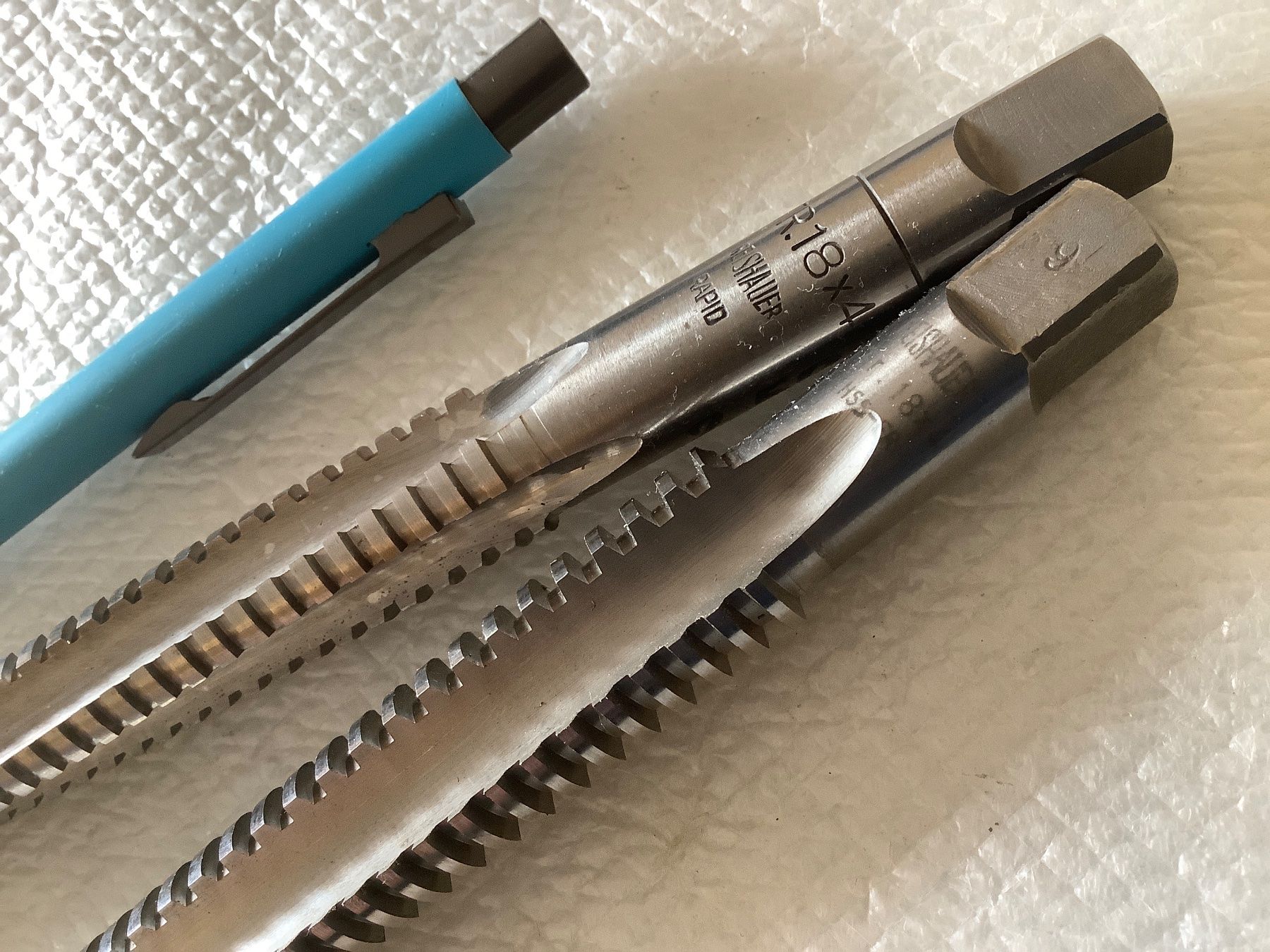 Reishauer Tutti gli attrezzi: Trapezgewindebohrer HSS Tr. 18x4 , 2-teilig, von REISHAUER – Usato da Widnau venduto da frohsinn7 1