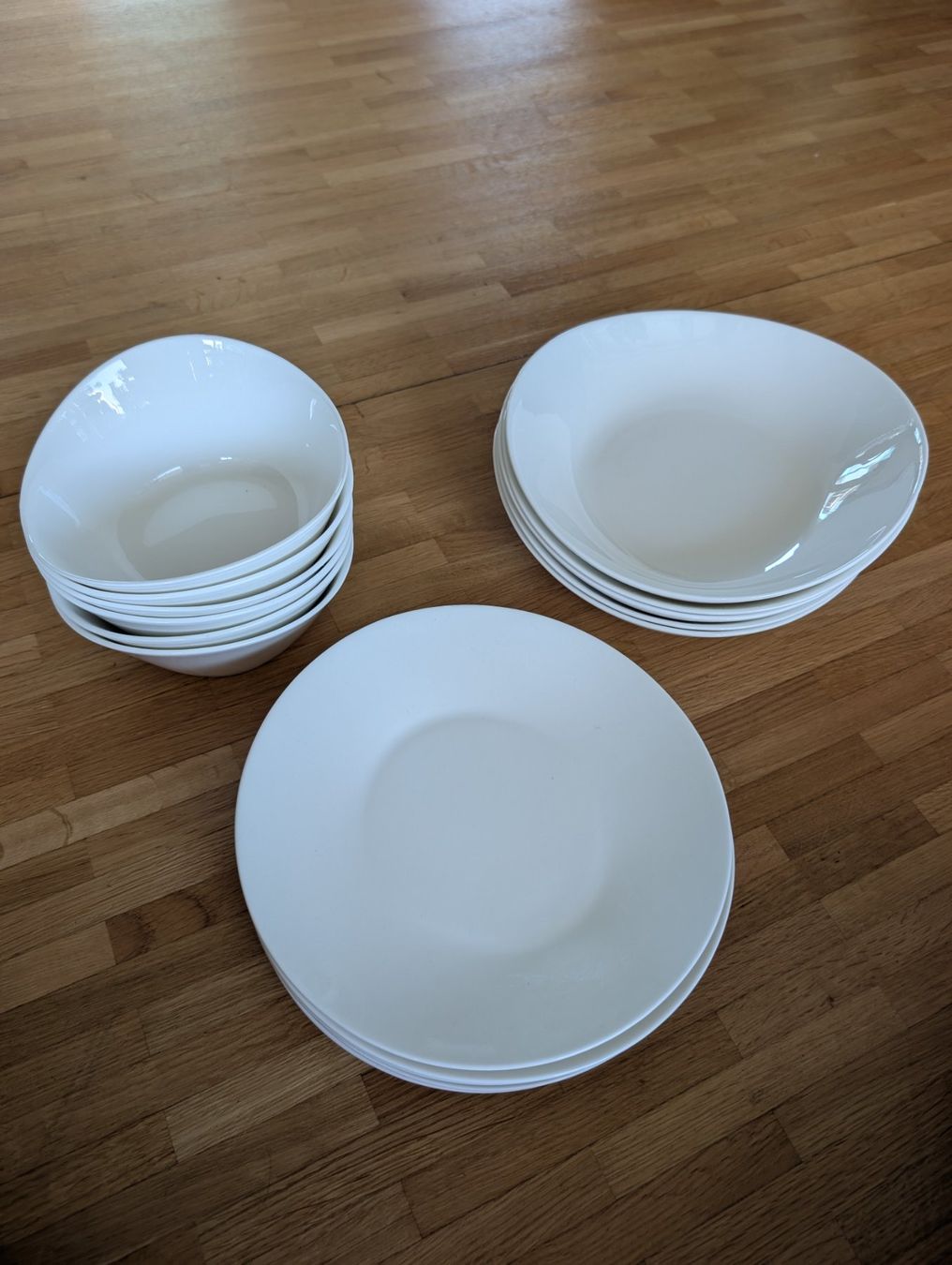 Ikea Services de table: IKEA Bone China Dinnerware Set White – D'occasion à Zürich par morgannpz