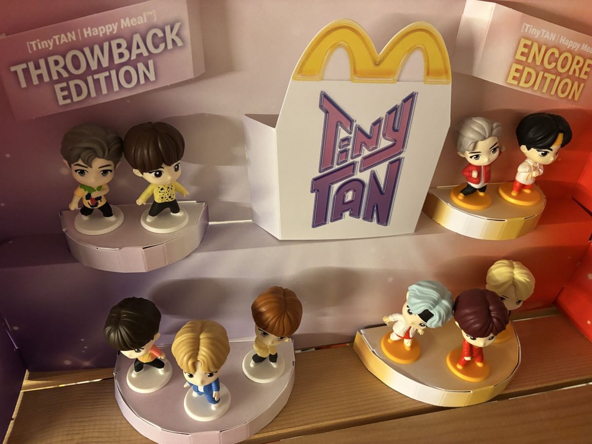 Mc Donald's Statuette: BTS McDonald’s Display mit Figuren – Nuovo (secondo la descrizione) da Brütten venduto da Swerman1984 3