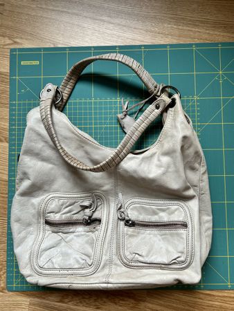 Handtasche Leder beige mit zwei Reissverschlussfächern