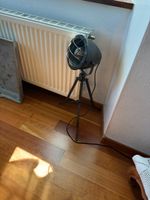 Lampe projecteur trépied noir abat-jour grillagé