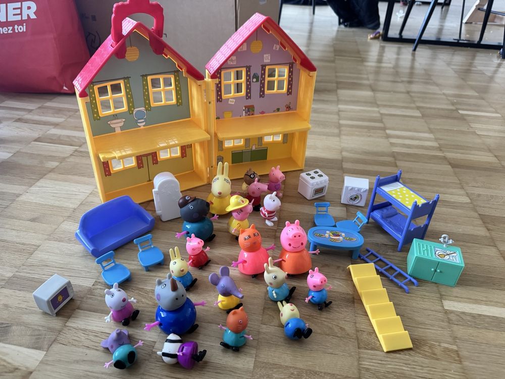Peppa Pig Holzflugzeug PPC66 – Mit Mademoiselle Rabbit Figur & 2 Koffern – FSC-zertifiziert, Ab 3 Jahren